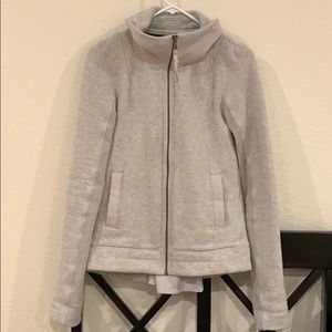 Lululemon. En Route Heather Grey Jacket.